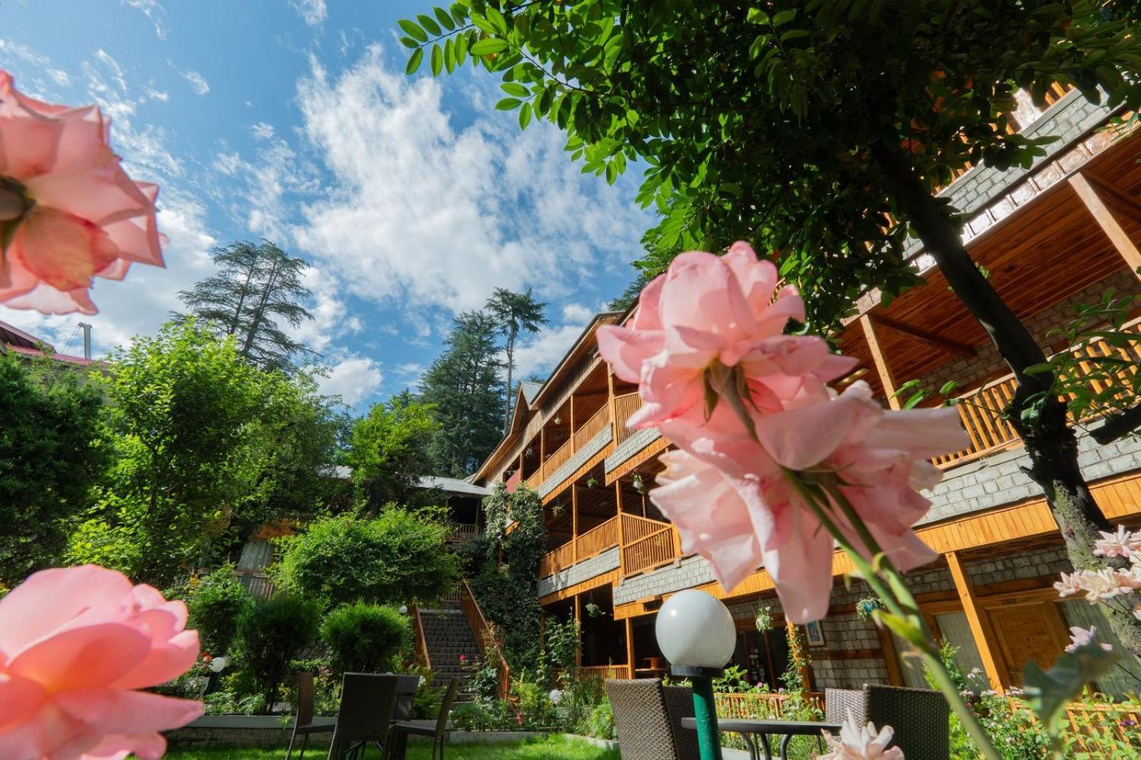 מנאלי Hotel Negi'S Mayflower A Heritage Since 1965 מראה חיצוני תמונה